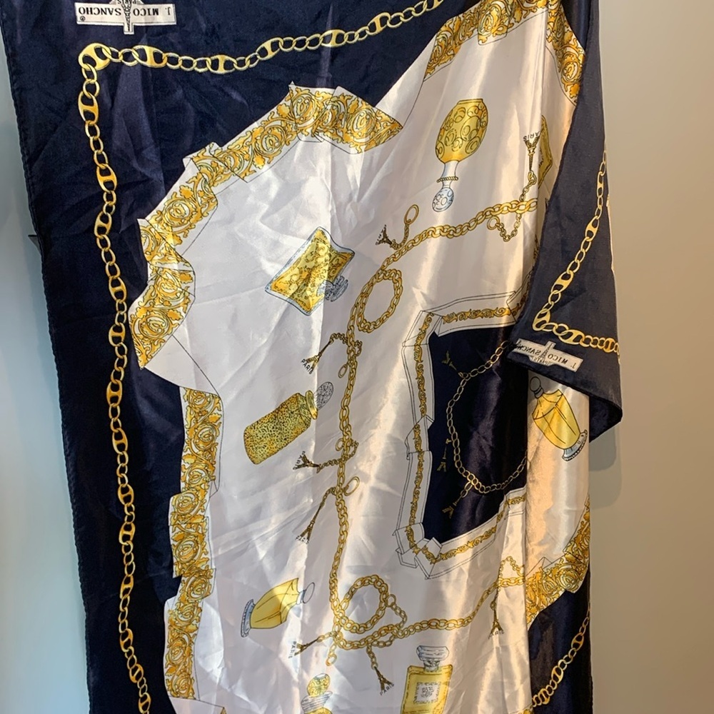 Square scarf with Paris Theme, 5$ or 3 for 10$!